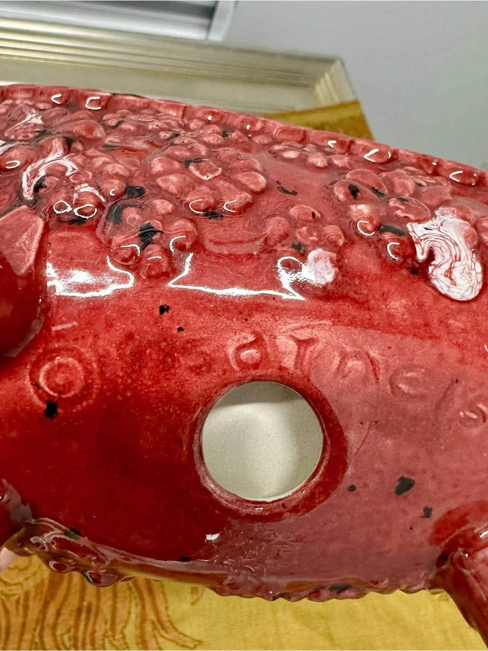 Vintage 1985 Arnel’s Daisy Clawfoot Bathtub Soap dish Deep Red Textured Decor
